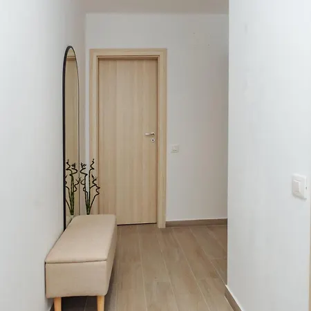 Urban Retreat Carpatilor Апартаменты *