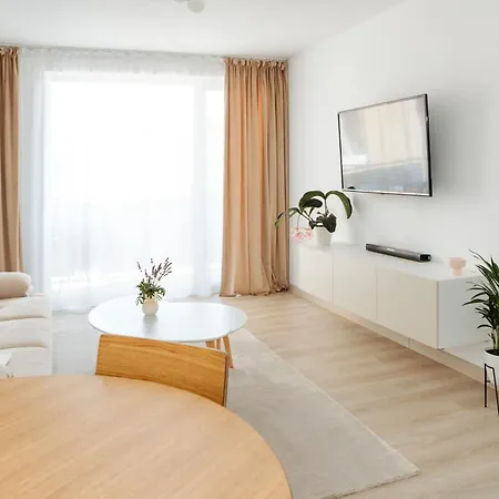 Urban Retreat Carpatilor Апартаменты